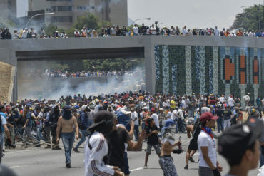 ¡DEBE SABERLO! Unas 150 personas fueron detenidas por las protestas de este #30Abr (13 son adolescentes)