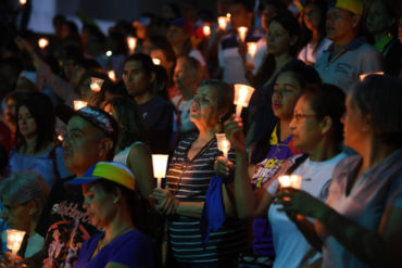 ¡UNIDOS EN ORACIÓN! Con una vigilia ciudadanos homenajearon a los caídos por la represión del régimen este #5May