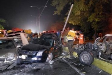 ¡TERRIBLE! 2 muertos y 10 heridos tras choque entre cisterna de gasolina y varios vehículos en autopista Valencia-Puerto Cabello (+Fotos)