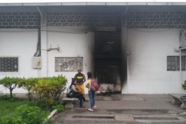 ¡INACEPTABLE! Arrojan artefacto explosivo a la puerta de la Escuela de Estudios Políticos de la UCV (+Fotos)