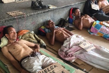 ¡IMPACTANTE! Continúa la huelga de hambre los 50 ex trabajadores de la Exxon Mobil en la Plaza La Moneda (+Fotos)