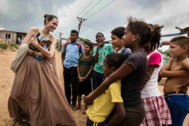 ¡SEPA! Angelina Jolie visitó La Guajira para constatar situación de venezolanos (+Videos y fotos)