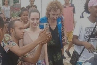 ¡VEÁLAS! Las primeras imágenes de Angelina Jolie en su visita a un refugio de venezolanos en La Guajira colombiana