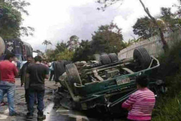 ¡LAMENTABLE! Fallecen 3 venezolanos en un accidente de tránsito en Bogotá: El camión se volcó en la vía