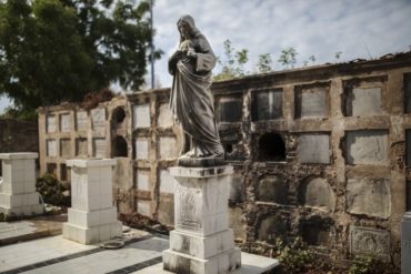 ¡DECADENCIA TOTAL! Los cementerios de Maracaibo tampoco escapan de la miseria: “Se llevaron hasta los dientes de oro”