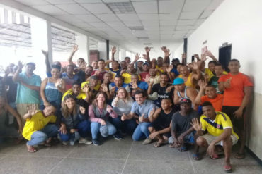 ¡LO ÚLTIMO! Deportaron a los 59 colombianos que permanecían presos en Venezuela por presunto «terrorismo» (+Fotos) (+Video)