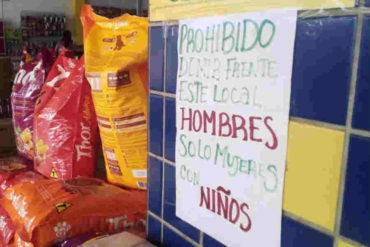 ¡NO PERNOCTAR! Comerciantes de Pacaraima prohíben a venezolanos dormir ante las puertas de negocios