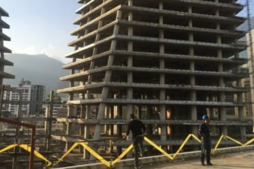 ¡DESTRUCCIÓN SOCIALISTA! En Venezuela una persona que gane salario mínimo necesitaría ahorrar 4.000 años para comprar una vivienda propia