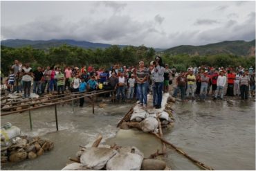 ¡ATENCIÓN! Al menos 200 personas fueron sorprendidas cuando trataban de cruzar las trochas entre Venezuela y Colombia