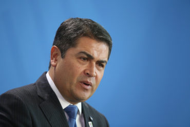 ¡SEPA! Presidente de Honduras acusa al partido de Zelaya de querer aplicar el «manual Venezuela» e importar los comandos insurreccionales