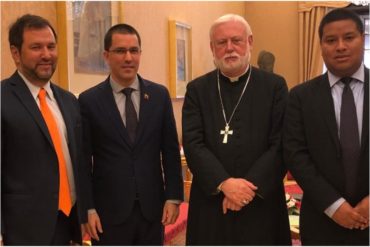 ¡AH, OK! Arreaza se reunió con representante del Vaticano y le ratificó “disposición al diálogo” de Maduro