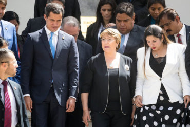 ¿CON DIOS Y CON EL DIABLO? Las imágenes que dejó la visita de Bachelet en la Asamblea Nacional este #21Jun