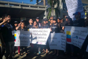 ¡VEA! Venezolanos protestan este #26Jun frente a la Asamblea de la OEA en Medellín para pedir libertad (+Videos)