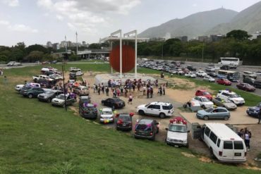 ¡VÉALO USTED MISMO! Bachilleres armaron rumba en plena Esfera de Soto y un periodista de WSJ los grabó (+Video)