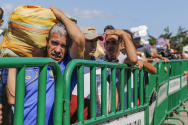 ¡LE CONTAMOS! Ecuador estudia petición de abrir un corredor humanitario a los venezolanos