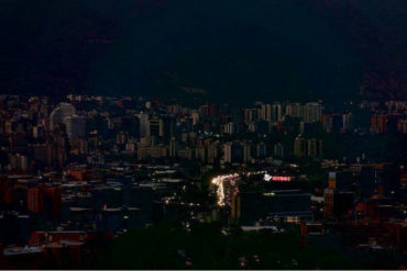 ¿QUÉ TAL? Varias zonas de Caracas cumplen más de 10 horas sin luz este #5Mar