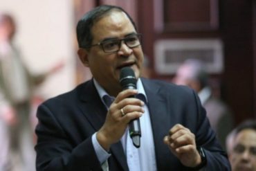 ¡CLARITO! Lo que opina Carlos Valero sobre el nuevo costo del pasaporte: “Es una violación al derecho a la identidad de los venezolanos”