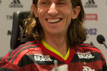 ¡QUÉ PENA! Presentación del brasileño Filipe Luis en el Flamengo fue interrumpida por el incómodo audio de los «gemidos» del WhatsApp (+Video)