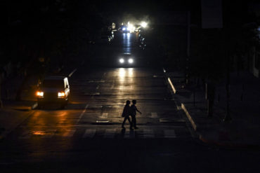 ¡LA CALAMIDAD DE SIEMPRE! Varias zonas de la Gran Caracas permanecieron sin luz este #2Mar (+Video)