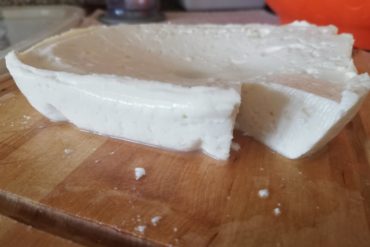 ¡BUENOS DATOS! Usuario causa sensación en redes por hacer su propio queso blanco a lo venezolano (+Fotos +Receta paso a paso)