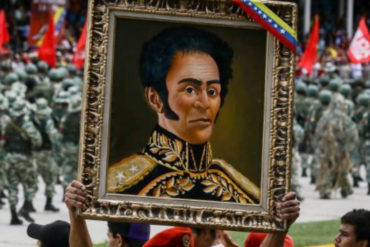 ¡SUSTO! El cuadro del Bolívar «choreto» que presumieron con orgullo unos chavistas en el desfile militar del 5 de julio