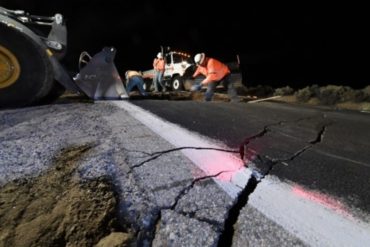 ¡TRÁGICO! Incendios, carreteras y casas agrietadas y comercios destrozados: Lo que causó el sismo de magnitud 7,1 en California (+Imágenes)