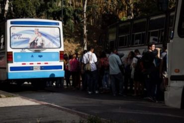 ¡HAMPA DESATADA! Delincuentes atracaron un autobús de la Universidad Santa María este #2Jul (+Video)