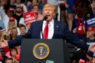 ¡OOPS! Trump atribuyó sus imprecisiones históricas en discurso del 4-J a una «falla del teleprónter»