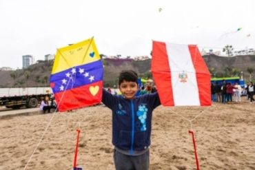 ¡GRAN GESTO! Acnur realizó volada de papagayos con niños venezolanos en Perú (+Fotos)