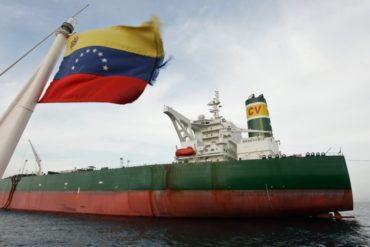 ¡DESIDIA! Se incendia sala de máquinas de petrolero de Pdvsa anclado en costa de Venezuela