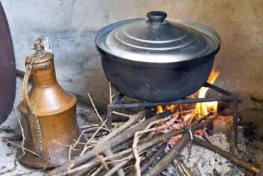 ¡POR CULPA DE LA CRISIS! Fallece un bebé en Margarita tras un accidente con cocina a leña: Lanzó combustible al fogón (+Detalles)