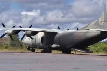 ¡ALERTA! Avión militar venezolano de fabricación china quedó varado en aeropuerto de Canaima (Se le explotaron los neumáticos)