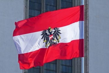 ¡QUÉ ABUSO! Denuncian que el consulado del régimen en Austria cobra los pasaportes “en efectivo y sin factura”