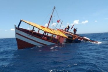 ¡LE CONTAMOS! Incautan en Curazao un barco de bandera venezolana con 800 kilos de cocaína (Se hundió parcialmente en el mar)