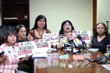 ¡DE FRENTE! “Piratería es piratería”: docentes están disgustados por “maestros exprés” que sustituyen a educadores que migran al exterior