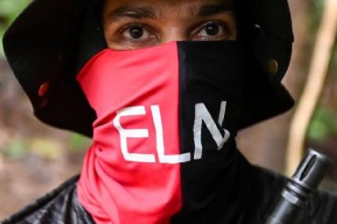 ¡COMO PERRO POR SU CASA! Niño venezolano explica cómo la guerrilla del ELN lleva a su escuela libros para colorear (+Video)