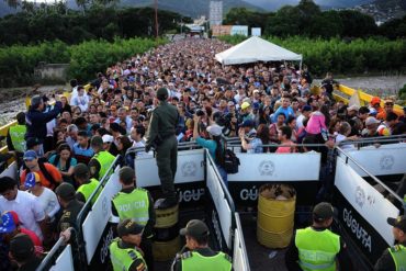 ¡MUY FUERTE! Registran fuertes colas de venezolanos intentando ingresar a Colombia (+Video)