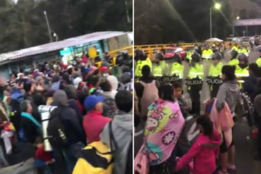 ¡VEA! Venezolanos cerraron este #29Ago el puente Rumichaca: Cantaron el himno y pidieron que los dejaran pasar (+Video)
