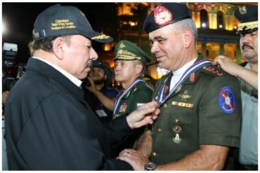 ¡NO LO PERDONARON! El reconocimiento que Daniel Ortega le entregó a Padrino López y causó malestar en redes: “Una vergüenza”(+Foto)