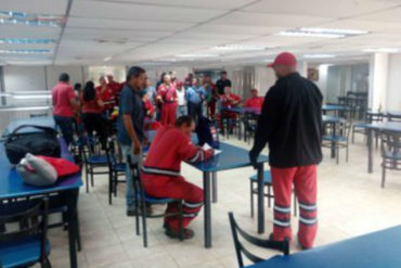 ¡INCONFORMES! “No More Maduro”: Trabajadores de Pdvsa firmaron contra la falta de comida (+Fotos)