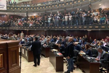 ¡VÉALO! Oficialista amenazó a periodistas en el palco de prensa de la AN (+Foto)