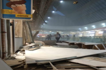 ¡TERRIBLE! El impactante momento en el que se desplomó el techo de un reconocido centro comercial en Bogotá (+Video)