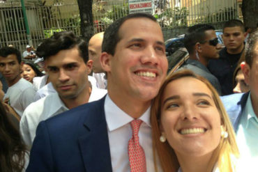 ¡SEPA! La respuesta irónica de Guaidó a joven que le pidió foto: “Claro, ¿pero no tienes antecedentes penales verdad?”