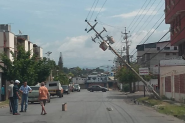 ¡VÉALO! Así quedó este poste en Cúmana tras temblor de 3.6 (+Fotos)