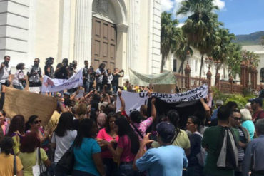 ¡RESTEADOS! Docentes aseguran que seguirán en las calles «hasta que el gobierno usurpador caiga» (+Video)