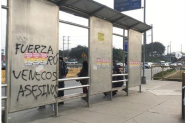 ¡LAMENTABLE! “Venecos asesinos”: los mensajes en paradas de Perú que evidencian el avance de la xenofobia contra venezolanos