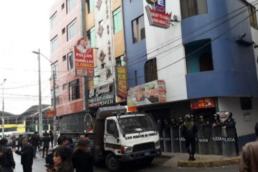 ¡BUSCAN MÁS PISTAS! Inspeccionan hostales y comercios en el sector donde descuartizaron a venezolano