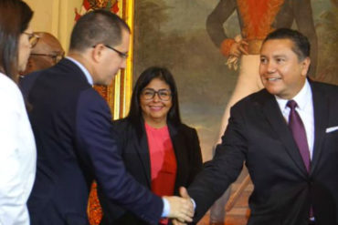 ¡EL QUE FALTABA! El pastor Javier Bertucci firmó el acuerdo de la «mesa nacional de diálogo»con Maduro (+Video y fotos)