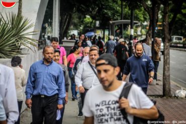 ¡PARA VARIAR! Otra jornada de caos y retrasos en el Metro de Caracas obligó a los caraqueños a caminar este #23Sep (+Fotos)