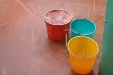 ¡INAUDITO! En Zulia aprovechan las fuertes lluvias para recolectar agua (tienen semanas sin que llegue al grifo) (+Video)